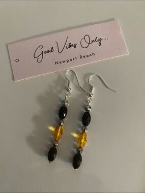 Good Vibes Only Newport Beach Yellow and Black Beaded Drop Earrings! ❣️